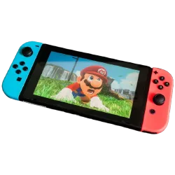 Nintendo Switch + 4 Manettes + Mario Kart + 1 Ecran