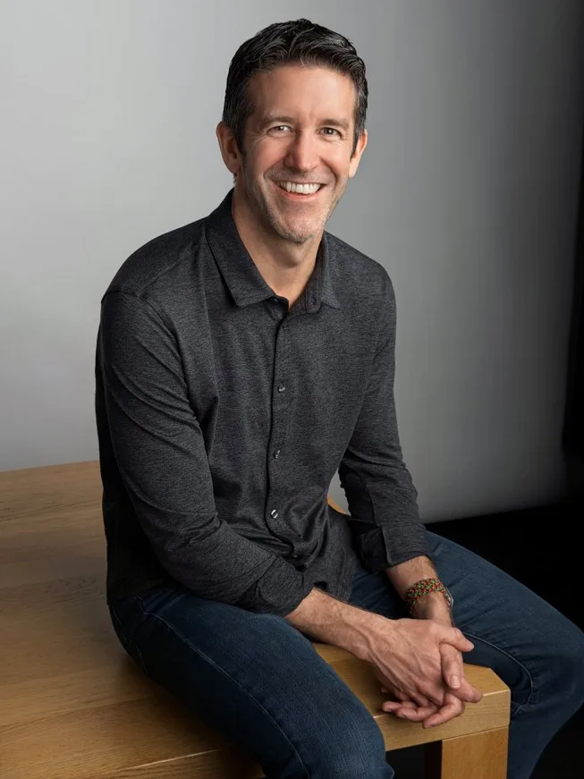 Après Tim Cook : le profil du prochain CEO d’Apple se dessine en interne